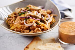 salade - salade met kip en oesterzwammen - Rejo Toscaanse dressing